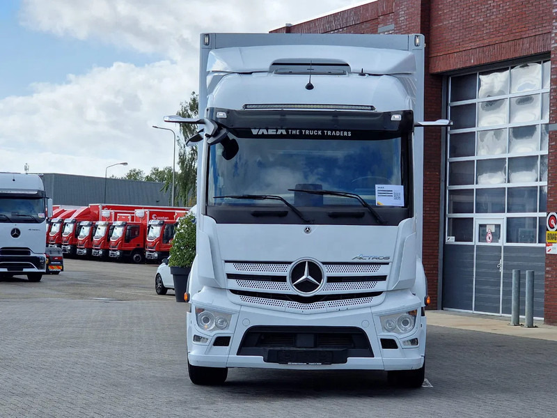 Mercedes-Benz Actros 1833 4x2 - Box with sidedoors - Loadlift - Full air - Mirror cam - Camion fourgon: photos 2 Mercedes-Benz Actros 1833 4x2 - Box with sidedoors - Loadlift - Full air - Mirror cam - Camion fourgon: photos 2