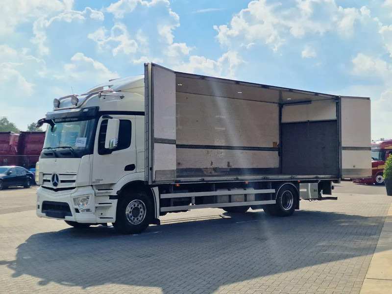 Mercedes-Benz Actros 1833 4x2 - Box with sidedoors - Loadlift - Sleeper cab - Full air - 5.80WB - Camion fourgon: photos 4 Mercedes-Benz Actros 1833 4x2 - Box with sidedoors - Loadlift - Sleeper cab - Full air - 5.80WB - Camion fourgon: photos 4