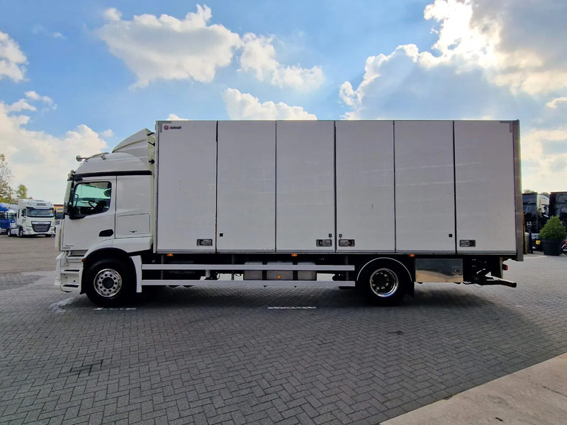 Mercedes-Benz Actros 1833 4x2 - Box with sidedoors - Loadlift - Sleeper cab - Full air - 5.80WB - Camion fourgon: photos 5 Mercedes-Benz Actros 1833 4x2 - Box with sidedoors - Loadlift - Sleeper cab - Full air - 5.80WB - Camion fourgon: photos 5