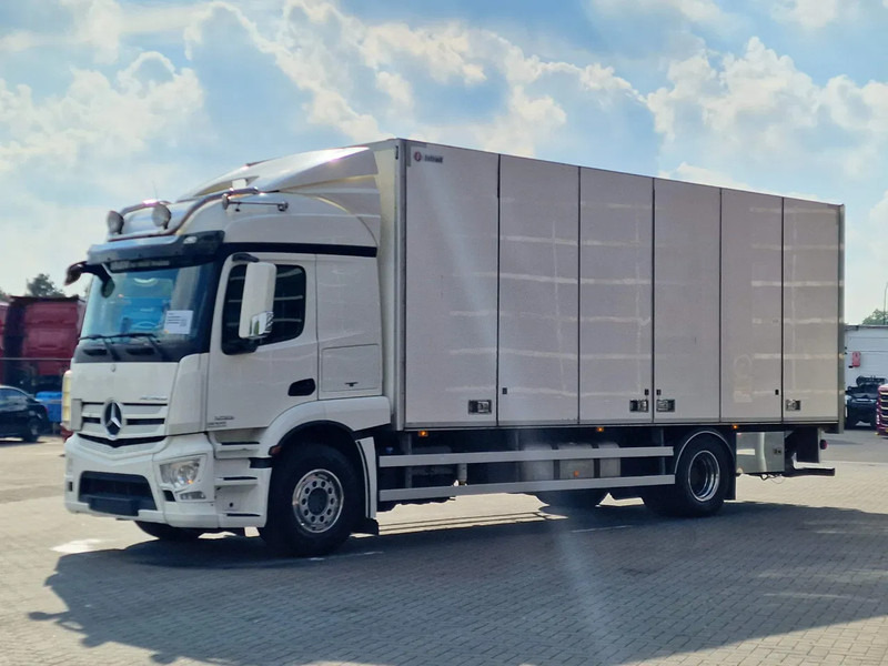 Mercedes-Benz Actros 1833 4x2 - Box with sidedoors - Loadlift - Sleeper cab - Full air - 5.80WB - Camion fourgon: photos 3 Mercedes-Benz Actros 1833 4x2 - Box with sidedoors - Loadlift - Sleeper cab - Full air - 5.80WB - Camion fourgon: photos 3