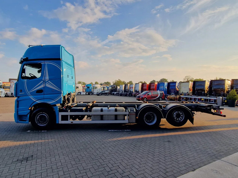 Mercedes-Benz Actros 2553 6x2 - BDF - Retarder - 4.90 WB - Loadlift - Full air - Camion porte-conteneur/ Caisse mobile: photos 4 Mercedes-Benz Actros 2553 6x2 - BDF - Retarder - 4.90 WB - Loadlift - Full air - Camion porte-conteneur/ Caisse mobile: photos 4