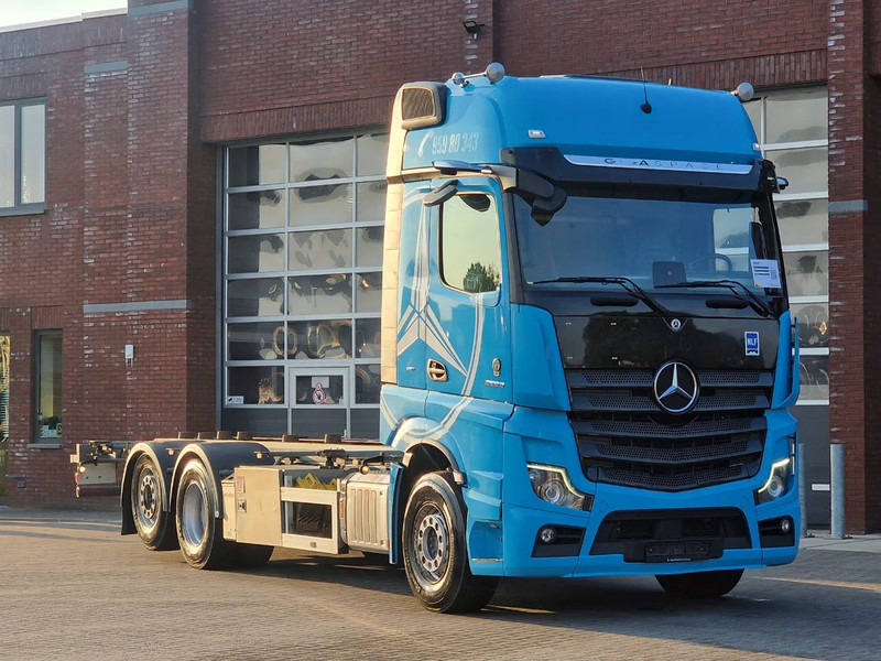 Mercedes-Benz Actros 2553 6x2 - BDF - Retarder - 4.90 WB - Loadlift - Full air - Camion porte-conteneur/ Caisse mobile: photos 1 Mercedes-Benz Actros 2553 6x2 - BDF - Retarder - 4.90 WB - Loadlift - Full air - Camion porte-conteneur/ Caisse mobile: photos 1