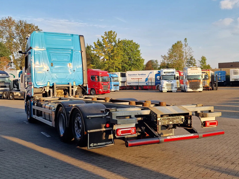 Mercedes-Benz Actros 2553 6x2 - BDF - Retarder - 4.90 WB - Loadlift - Full air - Camion porte-conteneur/ Caisse mobile: photos 5 Mercedes-Benz Actros 2553 6x2 - BDF - Retarder - 4.90 WB - Loadlift - Full air - Camion porte-conteneur/ Caisse mobile: photos 5