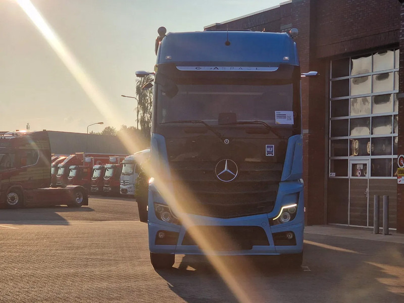 Mercedes-Benz Actros 2553 6x2 - BDF - Retarder - 4.90 WB - Loadlift - Full air - Camion porte-conteneur/ Caisse mobile: photos 2 Mercedes-Benz Actros 2553 6x2 - BDF - Retarder - 4.90 WB - Loadlift - Full air - Camion porte-conteneur/ Caisse mobile: photos 2