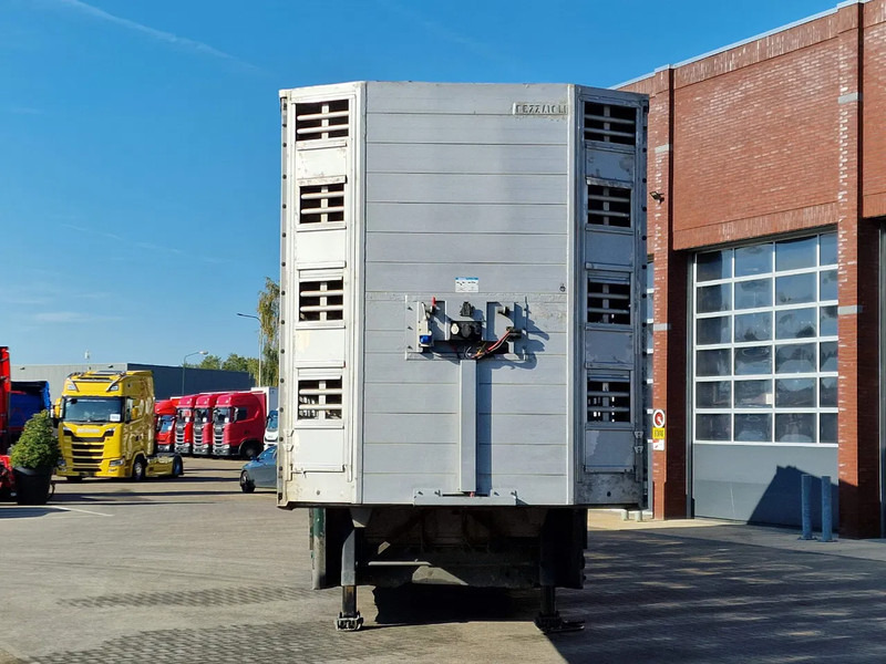Pezzaioli 5 deck livestock trailer - Water & Ventilation - Loadlift - Folding floors - BPW Axle - 155M3 - Semi-remorque bétaillère: photos 5 Pezzaioli 5 deck livestock trailer - Water & Ventilation - Loadlift - Folding floors - BPW Axle - 155M3 - Semi-remorque bétaillère: photos 5