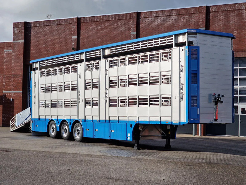 Pezzaioli New 3 stock livestock trailer 95.4M2 - Water & Ventilation - Lifting floors - Lifting roof - Lift axle - Semi-remorque bétaillère: photos 1 Pezzaioli New 3 stock livestock trailer 95.4M2 - Water & Ventilation - Lifting floors - Lifting roof - Lift axle - Semi-remorque bétaillère: photos 1