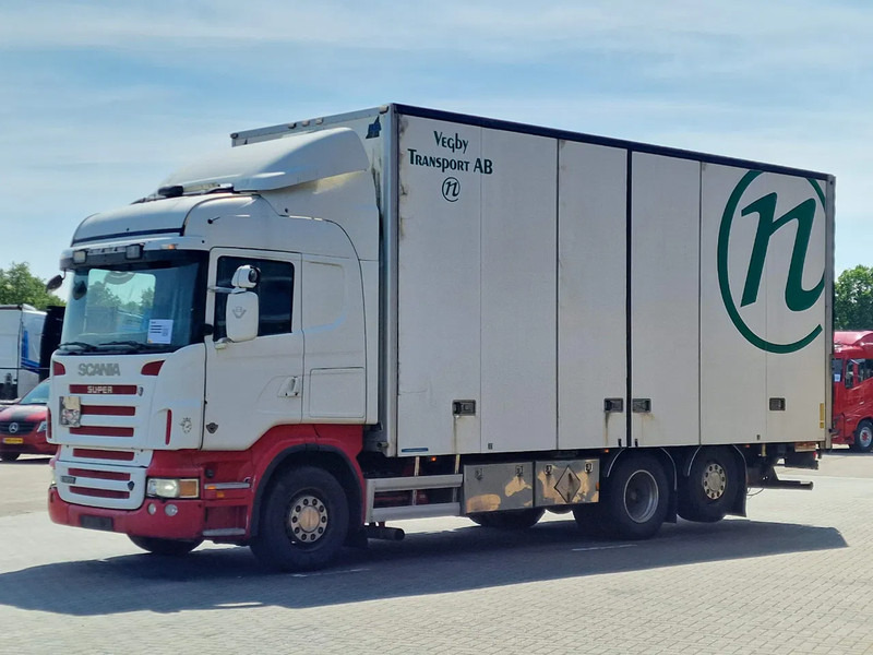 Scania R500 V8 Highline 6x2*4 - Box with side doors - Loadlift - Manual gearbox with retarder - Full air - Steering axle - Camion fourgon: photos 3 Scania R500 V8 Highline 6x2*4 - Box with side doors - Loadlift - Manual gearbox with retarder - Full air - Steering axle - Camion fourgon: photos 3