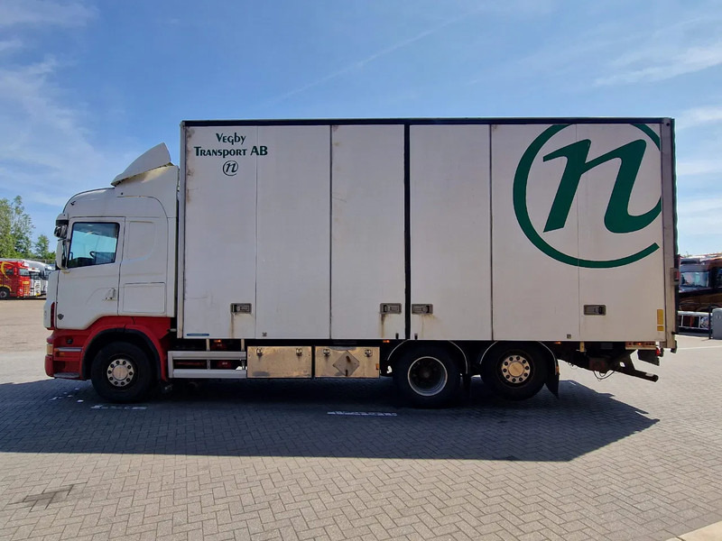 Scania R500 V8 Highline 6x2*4 - Box with side doors - Loadlift - Manual gearbox with retarder - Full air - Steering axle - Camion fourgon: photos 4 Scania R500 V8 Highline 6x2*4 - Box with side doors - Loadlift - Manual gearbox with retarder - Full air - Steering axle - Camion fourgon: photos 4