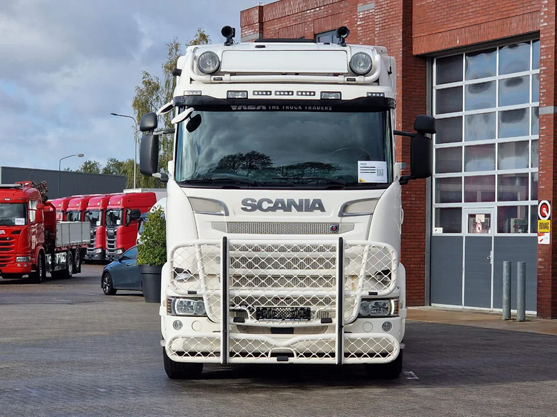 Scania R520 V8 8x2*4 - Tank - 19.000L - 4 compartments - Pump and counter - Retarder - Camion citerne: photos 2 Scania R520 V8 8x2*4 - Tank - 19.000L - 4 compartments - Pump and counter - Retarder - Camion citerne: photos 2