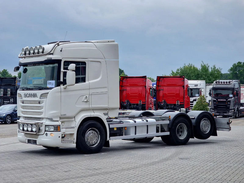 Scania R580 V8 Highline 6x2*4 - Chassis - Retarder - Steering axle - 410 WB - Custom interior - Full air - Châssis cabine: photos 3 Scania R580 V8 Highline 6x2*4 - Chassis - Retarder - Steering axle - 410 WB - Custom interior - Full air - Châssis cabine: photos 3