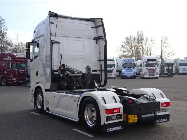 Scania 590S V8 NGS Highline 4x2 - New - Retarder - Leather - Alloy wheels Led - Navi - NEW! - Tracteur routier: photos 5 Scania 590S V8 NGS Highline 4x2 - New - Retarder - Leather - Alloy wheels Led - Navi - NEW! - Tracteur routier: photos 5