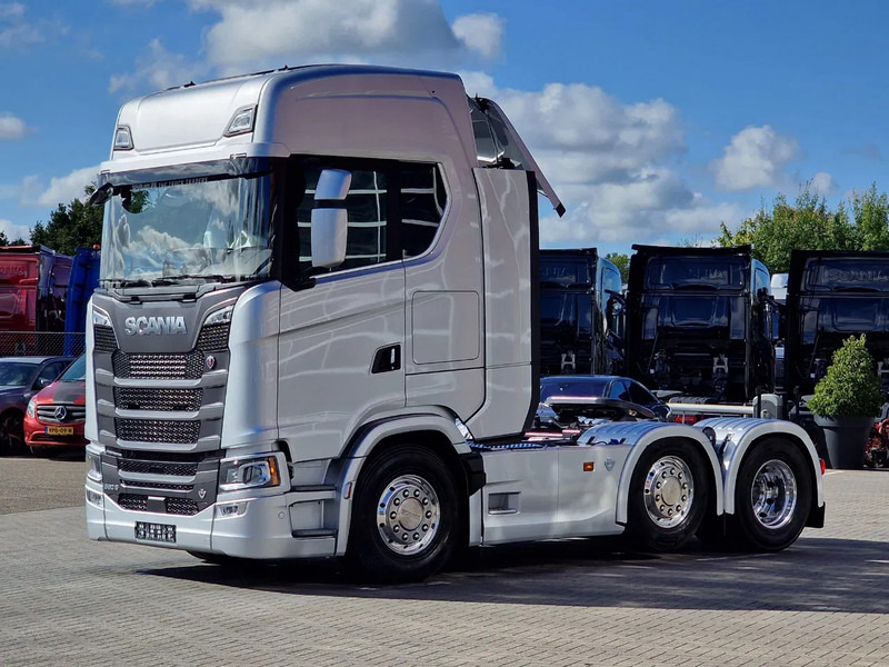 Scania 660S V8 NGS Highline 6x2/4 - New - Full spec - Retarder - Night clima - Led - Leather - Navi - Tracteur routier: photos 3 Scania 660S V8 NGS Highline 6x2/4 - New - Full spec - Retarder - Night clima - Led - Leather - Navi - Tracteur routier: photos 3