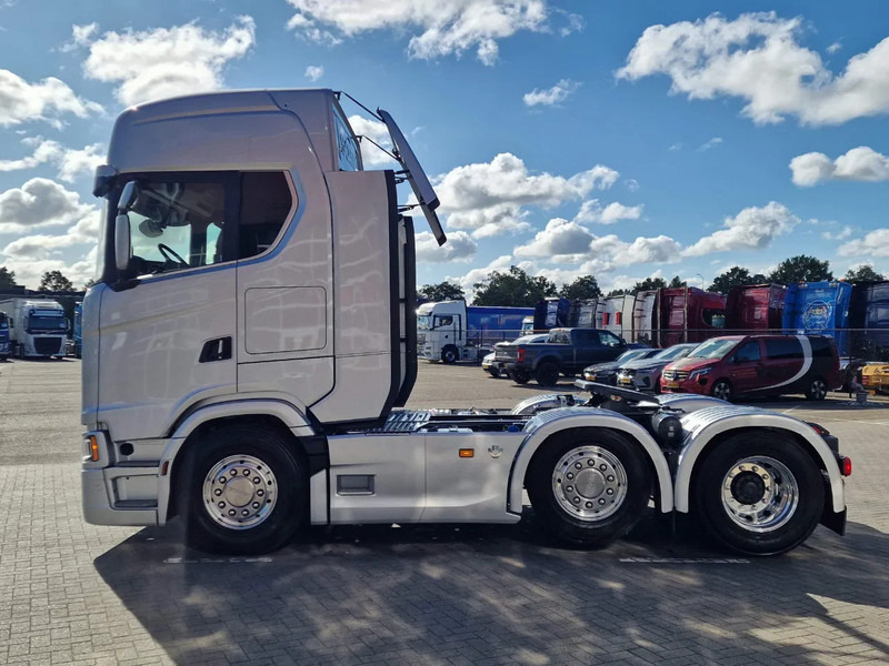 Scania 660S V8 NGS Highline 6x2/4 - New - Full spec - Retarder - Night clima - Led - Leather - Navi - Tracteur routier: photos 4 Scania 660S V8 NGS Highline 6x2/4 - New - Full spec - Retarder - Night clima - Led - Leather - Navi - Tracteur routier: photos 4