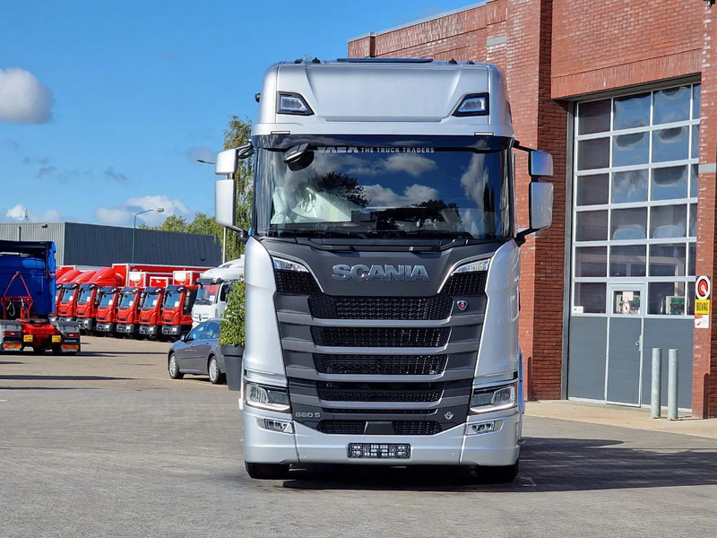 Scania 660S V8 NGS Highline 6x2/4 - New - Full spec - Retarder - Night clima - Led - Leather - Navi - Tracteur routier: photos 2 Scania 660S V8 NGS Highline 6x2/4 - New - Full spec - Retarder - Night clima - Led - Leather - Navi - Tracteur routier: photos 2