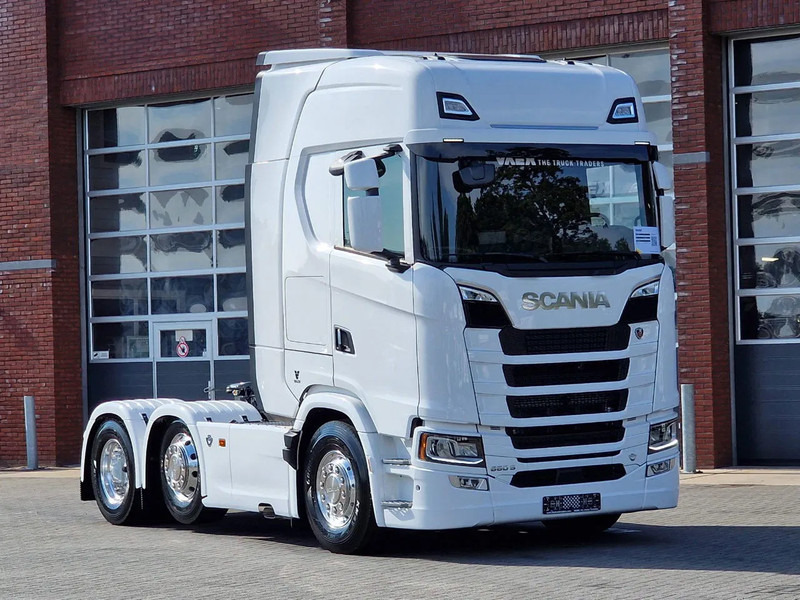 Scania 660S V8 NGS Highline 6x2/4 - New - Old dashboard - Full spec - Retarder - Night clima - Led - Leather - Navi - Tracteur routier: photos 1 Scania 660S V8 NGS Highline 6x2/4 - New - Old dashboard - Full spec - Retarder - Night clima - Led - Leather - Navi - Tracteur routier: photos 1