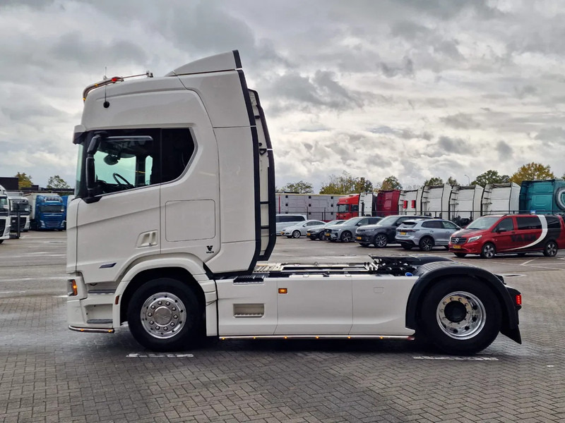 Scania R560 Highline 4x2 - Like new - Full spec - Facelift - Retarder - Night clima - Full air - Alloy wheels - Tracteur routier: photos 4 Scania R560 Highline 4x2 - Like new - Full spec - Facelift - Retarder - Night clima - Full air - Alloy wheels - Tracteur routier: photos 4