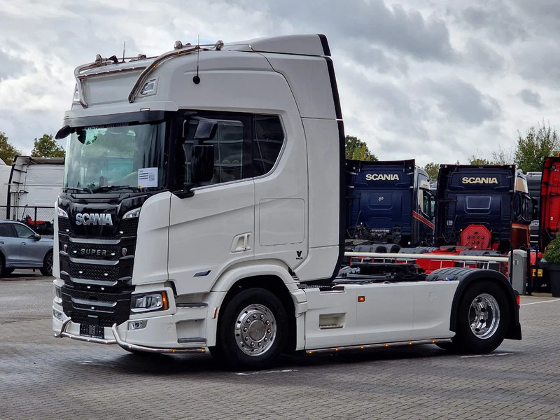 Scania R560 Highline 4x2 - Like new - Full spec - Facelift - Retarder - Night clima - Full air - Alloy wheels - Tracteur routier: photos 3 Scania R560 Highline 4x2 - Like new - Full spec - Facelift - Retarder - Night clima - Full air - Alloy wheels - Tracteur routier: photos 3