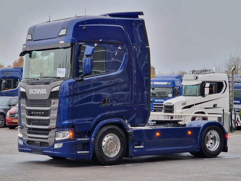 Scania S560 Highline 4x2 - Full spec - Retader - Night clima - Full air - Facelift - 2x tank - Tracteur routier: photos 3 Scania S560 Highline 4x2 - Full spec - Retader - Night clima - Full air - Facelift - 2x tank - Tracteur routier: photos 3