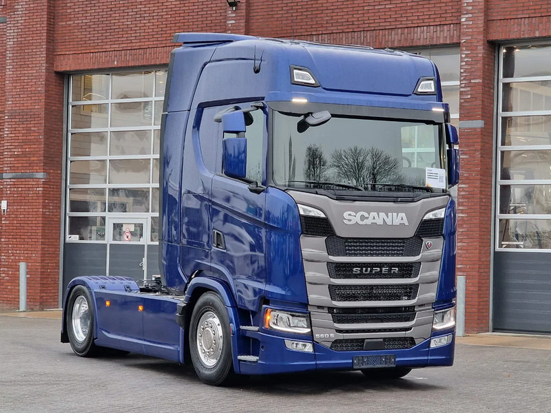 Scania S560 Highline 4x2 - Full spec - Retader - Night clima - Full air - Facelift - 2x tank - Tracteur routier: photos 1 Scania S560 Highline 4x2 - Full spec - Retader - Night clima - Full air - Facelift - 2x tank - Tracteur routier: photos 1