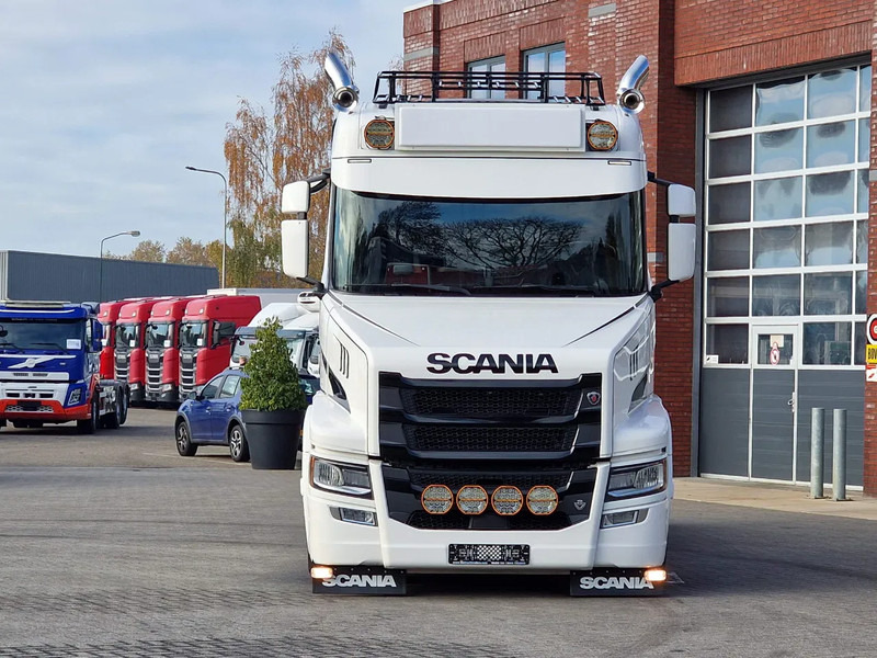 Scania T580 V8 Tuft Torpedo V8 - Custom exterior - Retarder - Full air - Show truck - Stack exhaust - Tracteur routier: photos 3 Scania T580 V8 Tuft Torpedo V8 - Custom exterior - Retarder - Full air - Show truck - Stack exhaust - Tracteur routier: photos 3