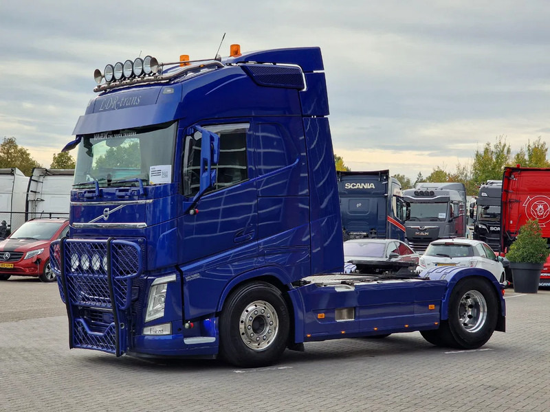 Volvo FH 13.500 Globetrotter 4x2 - Full air - Bull bar - Leather - Fridge - Lightbar - Tracteur routier: photos 3 Volvo FH 13.500 Globetrotter 4x2 - Full air - Bull bar - Leather - Fridge - Lightbar - Tracteur routier: photos 3