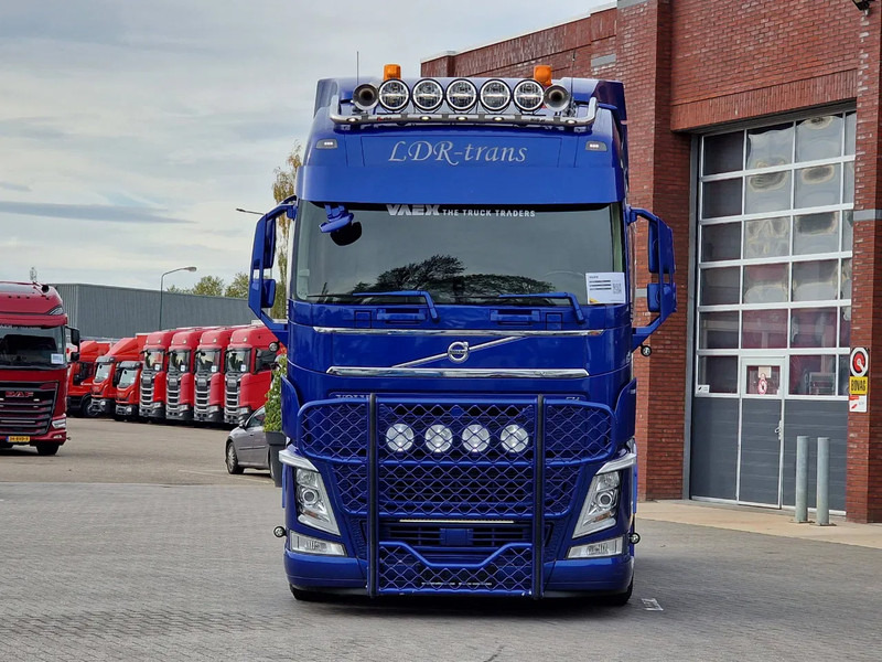 Volvo FH 13.500 Globetrotter 4x2 - Full air - Bull bar - Leather - Fridge - Lightbar - Tracteur routier: photos 2 Volvo FH 13.500 Globetrotter 4x2 - Full air - Bull bar - Leather - Fridge - Lightbar - Tracteur routier: photos 2