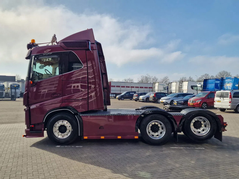 Volvo FH 13.540 Lowroof 6x2 - Show truck - Custom interior - Full air suspension - I parkcool - VEB+ - Tracteur routier: photos 4 Volvo FH 13.540 Lowroof 6x2 - Show truck - Custom interior - Full air suspension - I parkcool - VEB+ - Tracteur routier: photos 4