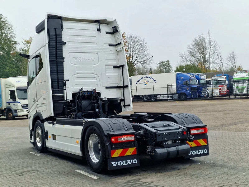 Volvo FH 16 780 Aero Globetrotter XL 4x2 - NEW - Full spec - Retarder - Full air - 2x tank - Tracteur routier: photos 5 Volvo FH 16 780 Aero Globetrotter XL 4x2 - NEW - Full spec - Retarder - Full air - 2x tank - Tracteur routier: photos 5