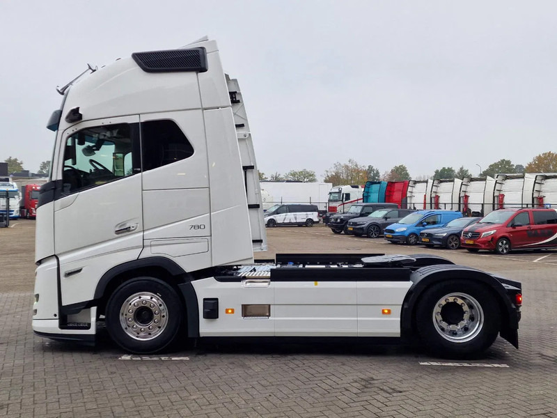 Volvo FH 16 780 Aero Globetrotter XL 4x2 - NEW - Full spec - Retarder - Full air - 2x tank - Tracteur routier: photos 4 Volvo FH 16 780 Aero Globetrotter XL 4x2 - NEW - Full spec - Retarder - Full air - 2x tank - Tracteur routier: photos 4