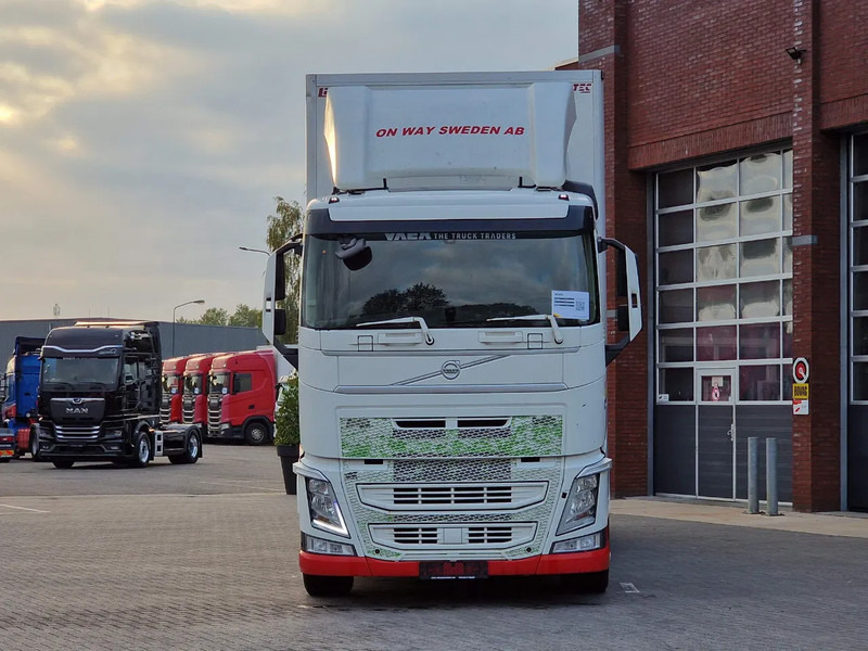 Volvo FH 13.460 lowroof 6x2 - Box with Sidedoors - 480 WB - Full air - Camion fourgon: photos 2 Volvo FH 13.460 lowroof 6x2 - Box with Sidedoors - 480 WB - Full air - Camion fourgon: photos 2