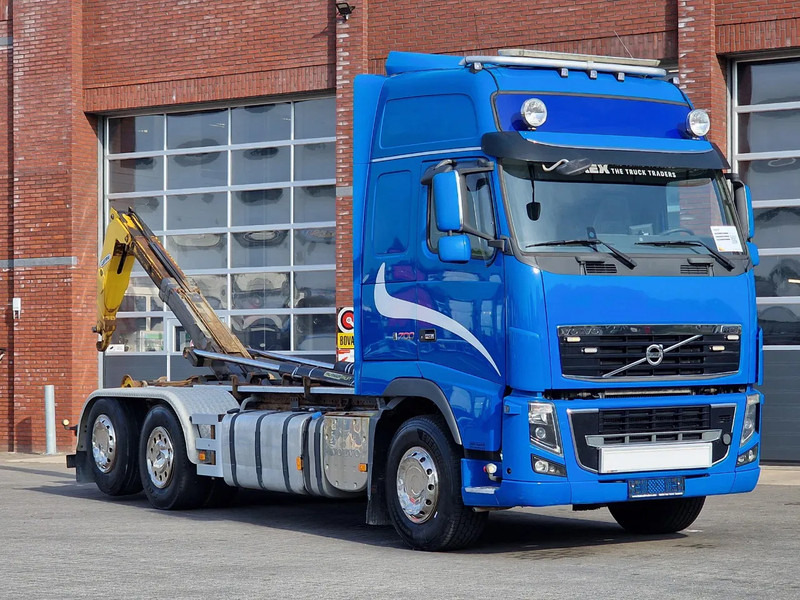 Volvo FH 16.700 Globetrotter 6x2*4 - Palfinger T20 Hook - Retarder - Steering axle - Camion ampliroll: photos 2 Volvo FH 16.700 Globetrotter 6x2*4 - Palfinger T20 Hook - Retarder - Steering axle - Camion ampliroll: photos 2