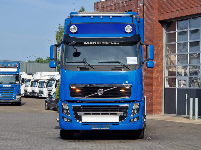 Volvo FH 16.700 Globetrotter 6x2*4 - Palfinger T20 Hook - Retarder - Steering axle - Camion ampliroll: photos 4 Volvo FH 16.700 Globetrotter 6x2*4 - Palfinger T20 Hook - Retarder - Steering axle - Camion ampliroll: photos 4