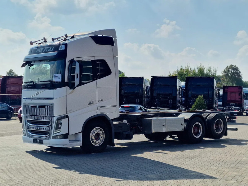 Volvo FH 16.750 Globetrotter 6x2 BDF - Retarder - HUB reduction - Euro 5 - 4.90 WB - Camion porte-conteneur/ Caisse mobile: photos 3 Volvo FH 16.750 Globetrotter 6x2 BDF - Retarder - HUB reduction - Euro 5 - 4.90 WB - Camion porte-conteneur/ Caisse mobile: photos 3