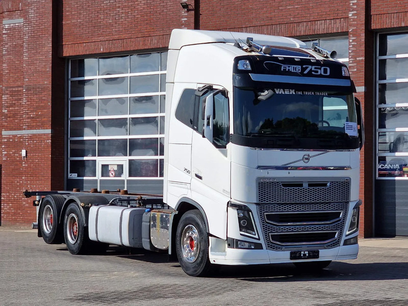 Volvo FH 16.750 Globetrotter 6x2 BDF - Retarder - HUB reduction - Euro 5 - 4.90 WB - Camion porte-conteneur/ Caisse mobile: photos 1 Volvo FH 16.750 Globetrotter 6x2 BDF - Retarder - HUB reduction - Euro 5 - 4.90 WB - Camion porte-conteneur/ Caisse mobile: photos 1