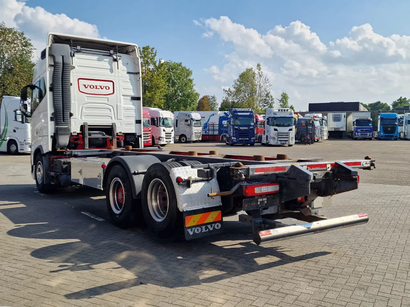 Volvo FH 16.750 Globetrotter 6x2 BDF - Retarder - HUB reduction - Euro 5 - 4.90 WB - Camion porte-conteneur/ Caisse mobile: photos 5 Volvo FH 16.750 Globetrotter 6x2 BDF - Retarder - HUB reduction - Euro 5 - 4.90 WB - Camion porte-conteneur/ Caisse mobile: photos 5