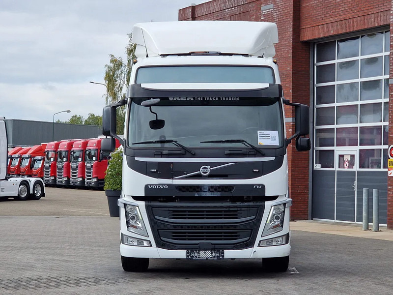Volvo FM 380 Globetrotter 6x2 Chassis - Loadlift - 4.90 WB - Full air - Low KM - Châssis cabine: photos 2 Volvo FM 380 Globetrotter 6x2 Chassis - Loadlift - 4.90 WB - Full air - Low KM - Châssis cabine: photos 2