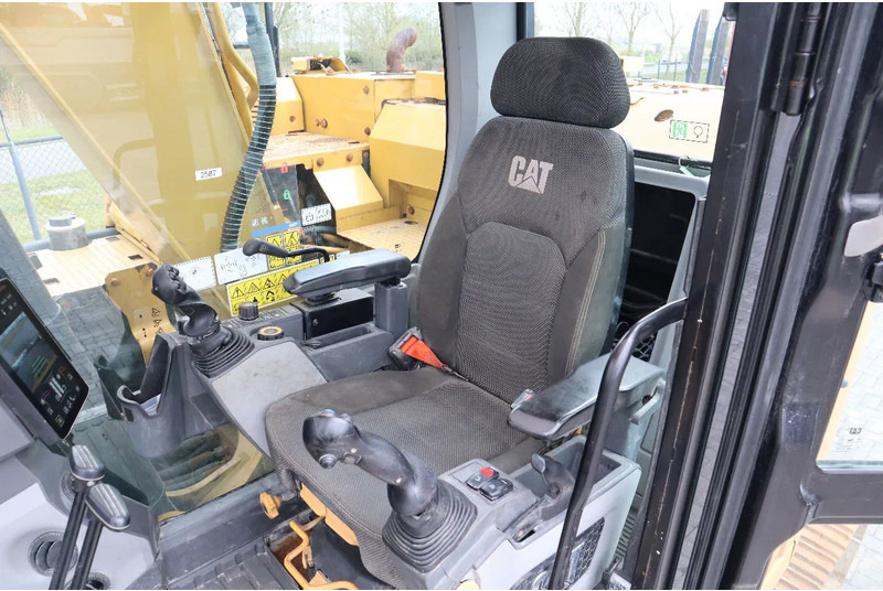 Pelle sur chenille Caterpillar 315 07B | ROTOTILT | BUCKET | DOZERBLADE: photos 17