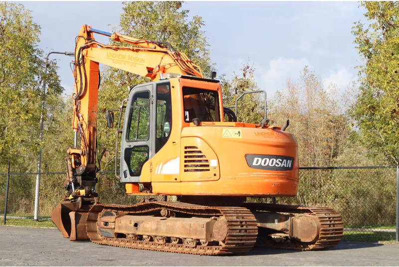 Doosan DX140LCR-3 | DX 140 LCR-3 | TILT ROTATOR | BUCKET | DOZERBLADE - Pelle sur chenille: photos 3 Doosan DX140LCR-3 | DX 140 LCR-3 | TILT ROTATOR | BUCKET | DOZERBLADE - Pelle sur chenille: photos 3