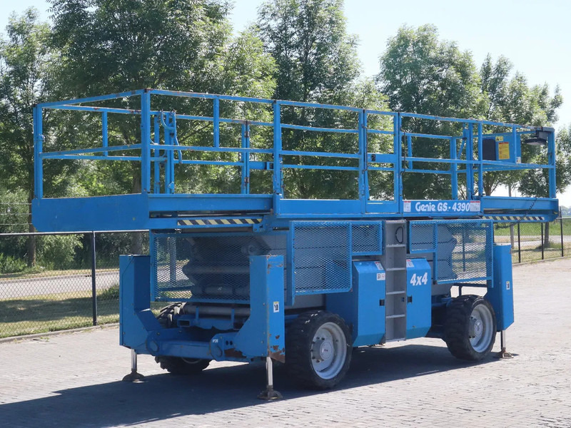 Genie GS-4390 RT | 15 METER | 680 KG - Nacelle ciseaux: photos 5 Genie GS-4390 RT | 15 METER | 680 KG - Nacelle ciseaux: photos 5