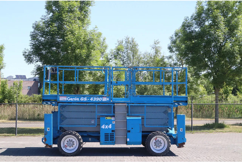 Genie GS-4390 RT | 15 METER | 680 KG - Nacelle ciseaux: photos 1 Genie GS-4390 RT | 15 METER | 680 KG - Nacelle ciseaux: photos 1