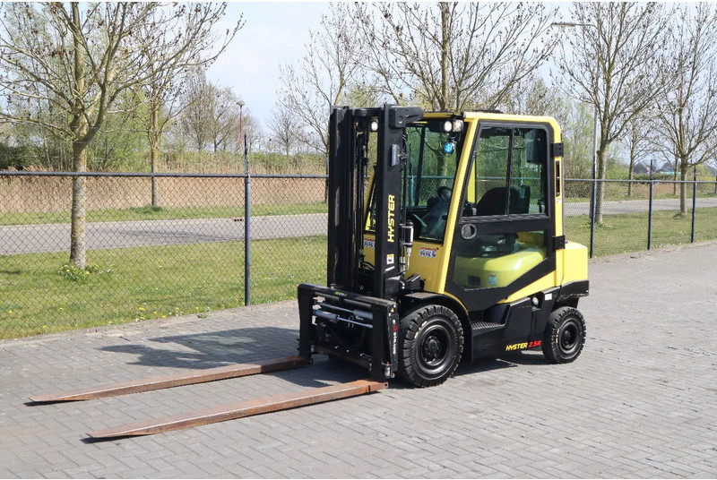 Hyster H2.5 A | BOOM SUSPENSION | SIDESHIFT | FORK EXTENTIONS | FORK POSITIONERS - Chariot élévateur diesel: photos 2 Hyster H2.5 A | BOOM SUSPENSION | SIDESHIFT | FORK EXTENTIONS | FORK POSITIONERS - Chariot élévateur diesel: photos 2