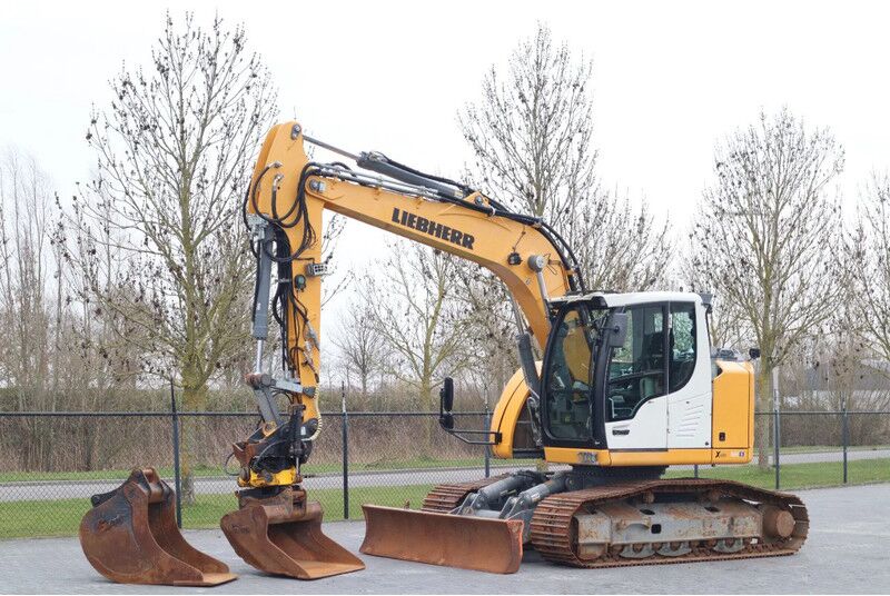 Liebherr R914 COMPACT STD | ROTOTILT | 2X BUCKET | DOZERBLADE - Pelle sur chenille: photos 2 Liebherr R914 COMPACT STD | ROTOTILT | 2X BUCKET | DOZERBLADE - Pelle sur chenille: photos 2