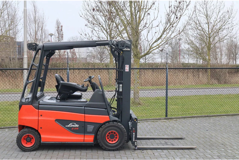 Linde E25 R-01 ROADSTER | DEMO | SIDESHIFT | FORK SPREADERS - Chariot élévateur électrique: photos 4 Linde E25 R-01 ROADSTER | DEMO | SIDESHIFT | FORK SPREADERS - Chariot élévateur électrique: photos 4