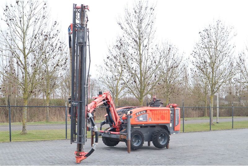 Sandvik COMMANDO DC130 Ri | SURFACE DRILLING RIG | REMOTE - Foreuse: photos 2 Sandvik COMMANDO DC130 Ri | SURFACE DRILLING RIG | REMOTE - Foreuse: photos 2