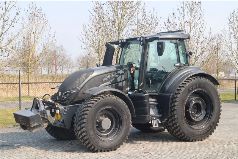 Valtra T234 D UNLIMITED | FRONT PTO | 53 KM/H | FULL OPTION - Tracteur agricole: photos 2 Valtra T234 D UNLIMITED | FRONT PTO | 53 KM/H | FULL OPTION - Tracteur agricole: photos 2