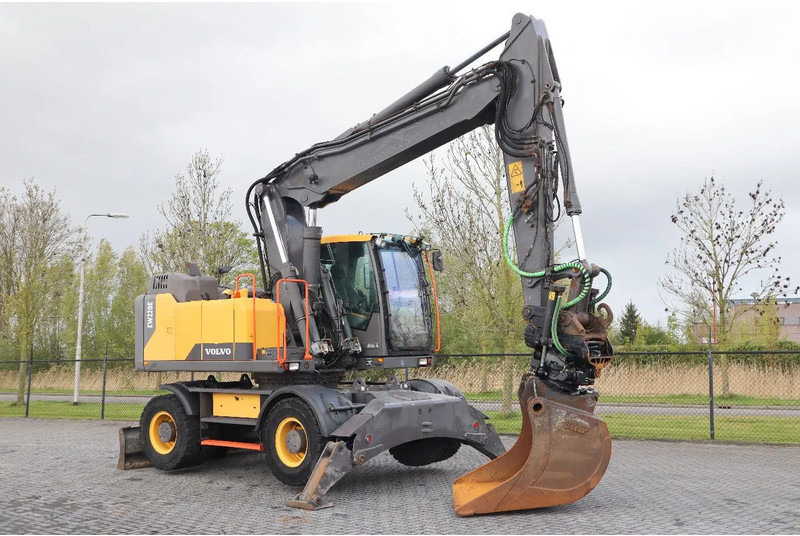 Volvo EW 220 E | TILTROTATOR | BUCKET | 2-PIECE | BSS - Pelle sur pneus: photos 5 Volvo EW 220 E | TILTROTATOR | BUCKET | 2-PIECE | BSS - Pelle sur pneus: photos 5