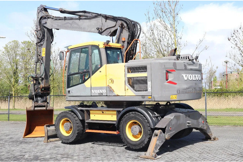 Volvo EW 220 E | TILTROTATOR | BUCKET | 2-PIECE | BSS - Pelle sur pneus: photos 3 Volvo EW 220 E | TILTROTATOR | BUCKET | 2-PIECE | BSS - Pelle sur pneus: photos 3