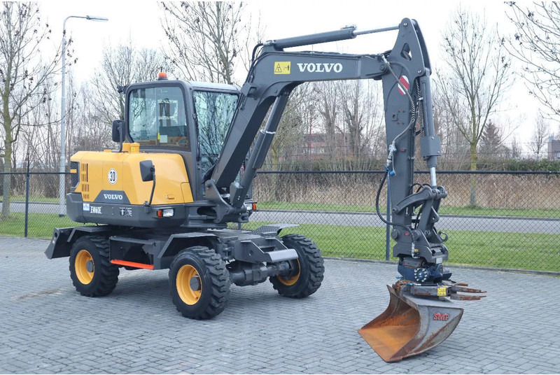 Volvo EW 60 E | DEMO | 30 KM/H | ROTOTILT + GRIPPER | BUCKET - Pelle sur pneus: photos 5 Volvo EW 60 E | DEMO | 30 KM/H | ROTOTILT + GRIPPER | BUCKET - Pelle sur pneus: photos 5