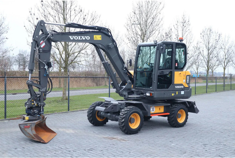 Volvo EW 60 E | DEMO | 30 KM/H | ROTOTILT + GRIPPER | BUCKET - Pelle sur pneus: photos 2 Volvo EW 60 E | DEMO | 30 KM/H | ROTOTILT + GRIPPER | BUCKET - Pelle sur pneus: photos 2