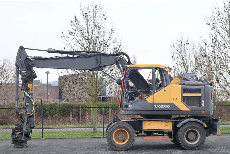Volvo EW160 E | OILQUICK | ROTOTILT | DAMAGE / WORKING CONDITION - Pelle sur pneus: photos 1 Volvo EW160 E | OILQUICK | ROTOTILT | DAMAGE / WORKING CONDITION - Pelle sur pneus: photos 1